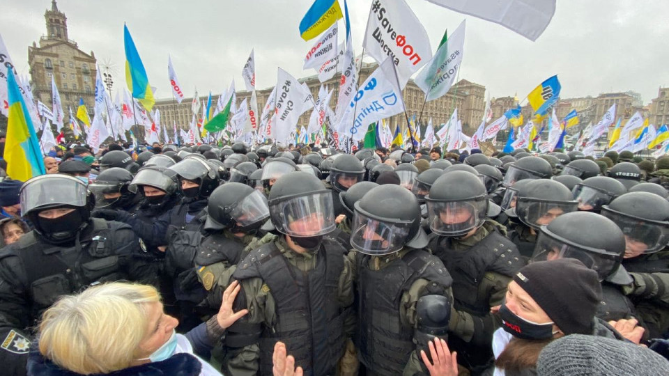 Протесты на Майдане: в столкновениях пострадали около 40 полицейских, видео