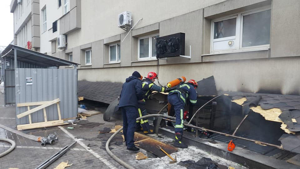 В Ровно вспыхнул пожар в ТРЦ , видео