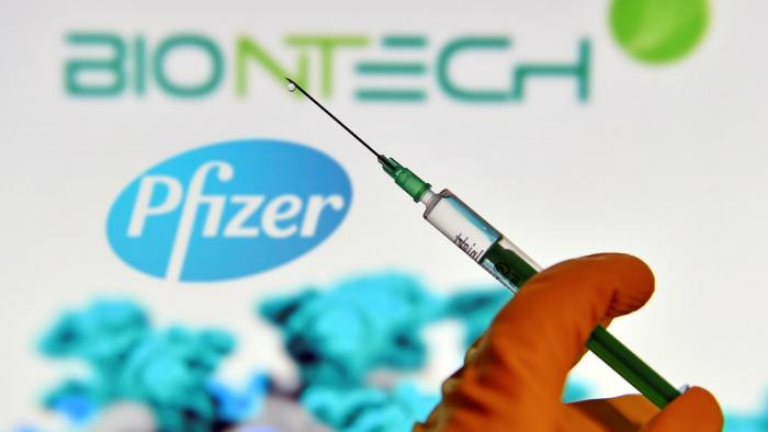 Вакцина Pfizer показала эффективность против коронавируса-мутанта: что нужно знать