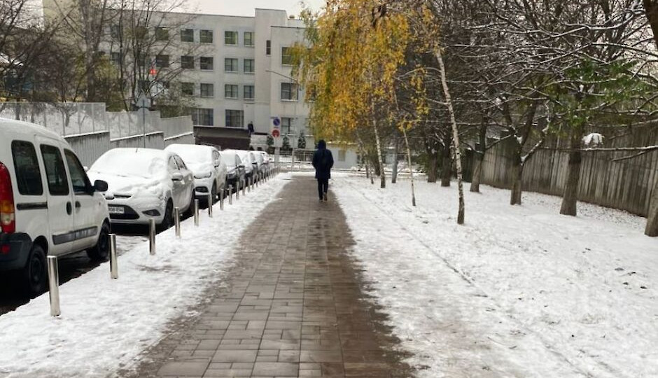 В столице появились тротуары с подогревом, фото