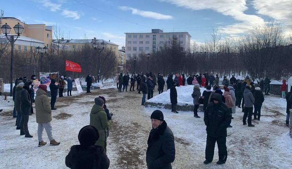 В России снова проходят акции в поддержку Навального, трансляция