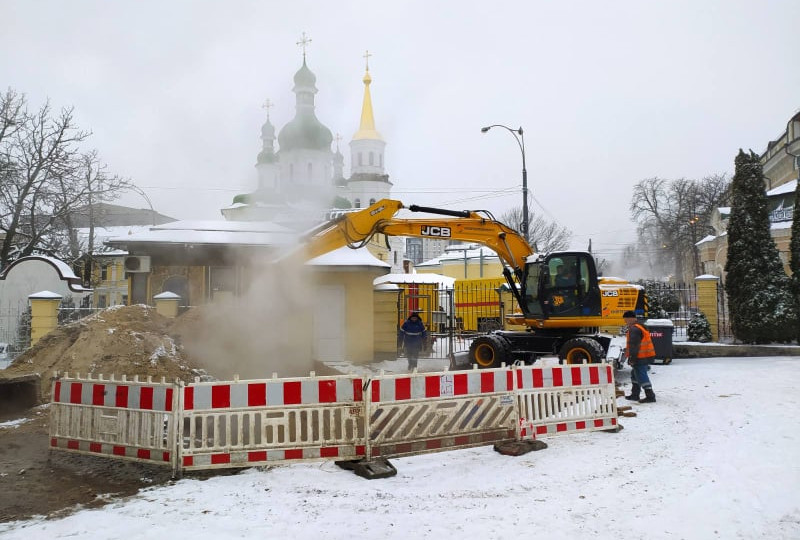 В Киеве произошла авария на теплосети: дома остались без тепла и горячей воды