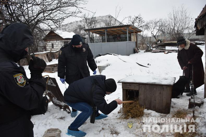 На Луганщині поліцейські розслідують жорстоке вбивство