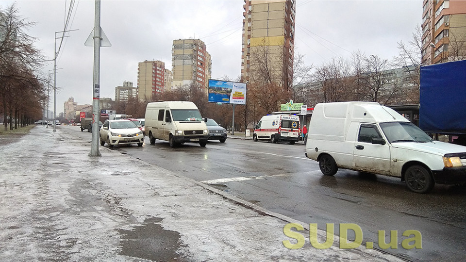 Водіям дали поради, як вести себе на засніженій дорозі