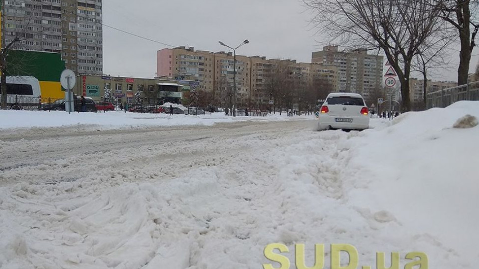 Водіїв попередили про обмеження руху транспорту через ускладнення погодних умов