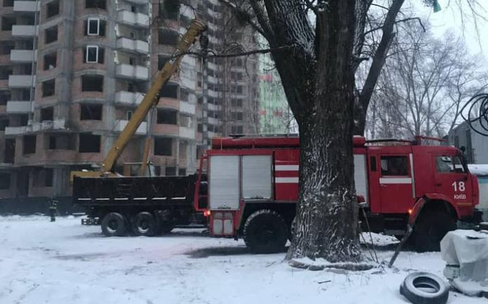 В Киеве произошел пожар на территории одной из новостроек