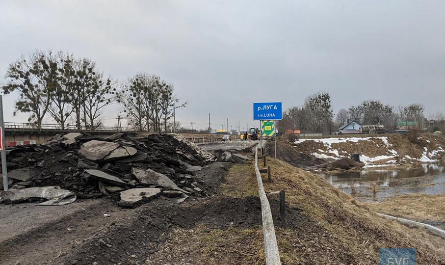 На Волыни во время ремонта обрушился мост, пять человек пострадали