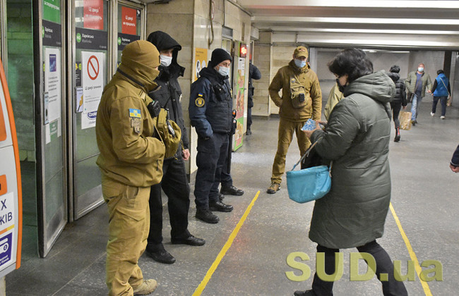 У Зеленского раскритиковали ситуацию со спецпропусками и призвали людей уйти на «удаленку», фото