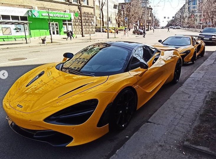 В Киеве заметили два ярких суперкара McLaren