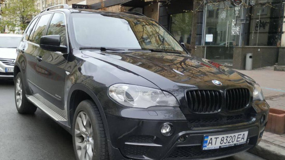 В Киеве активисты помогли полиции поймать пьяного водителя на BMW, фото