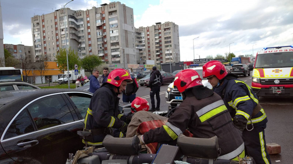 ДТП на Львівщині: внаслідок зіткнення легковиків загинув чоловік