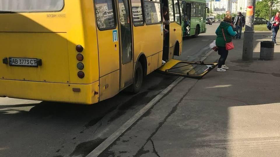 В Киеве маршрутка «потеряла» двери