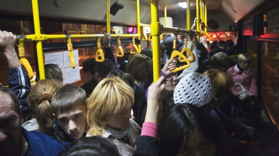 В Запорожской области из маршрутки на ходу выпала пассажирка