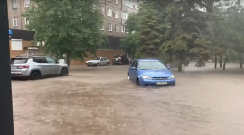 На Украину обрушились мощные ливни: фото и видео последствий непогоды