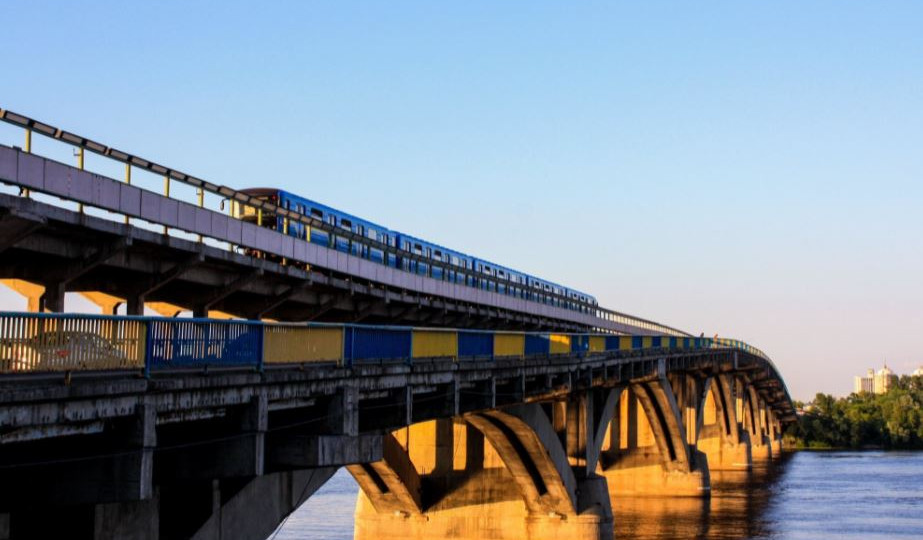 Коли відремонтують столичний міст Метро: відповідь КМДА