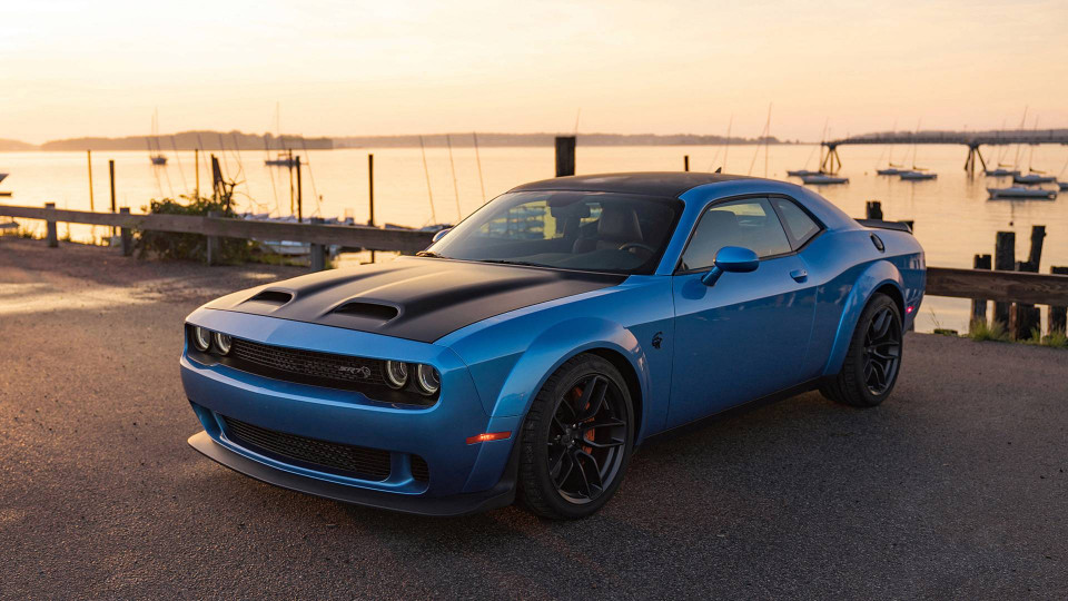 В Киеве засветился крутой суперкар Dodge Challenger: фото