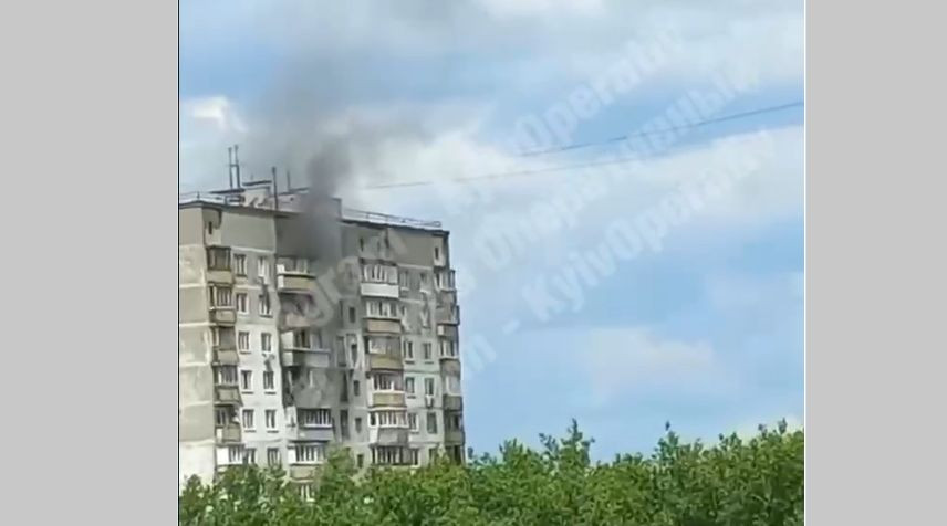 В Киеве вспыхнул многоэтажный дом, видео