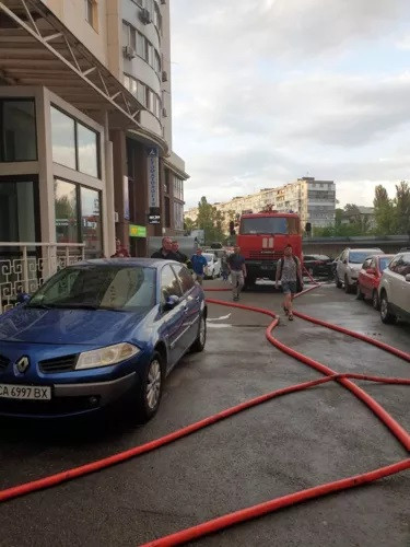 Серьезный пожар в Киеве: горело здание супермаркета