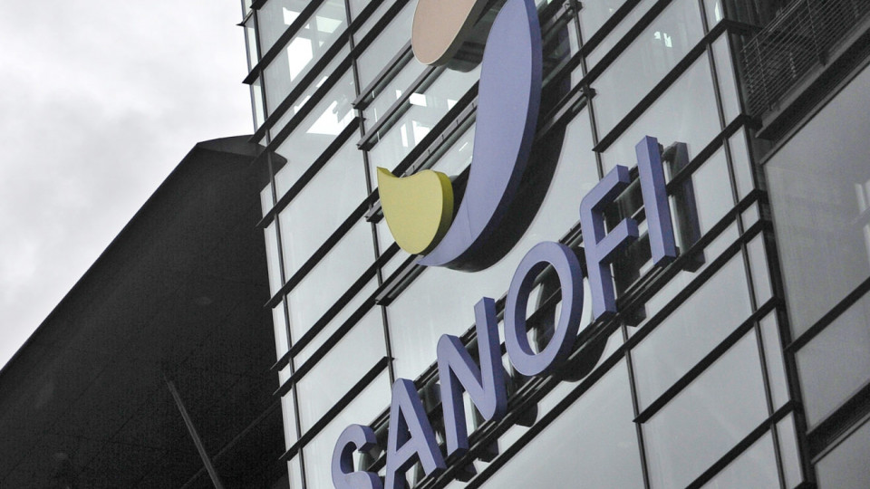 Франция передала на регистрацию новую вакцину против коронавируса от Sanofi