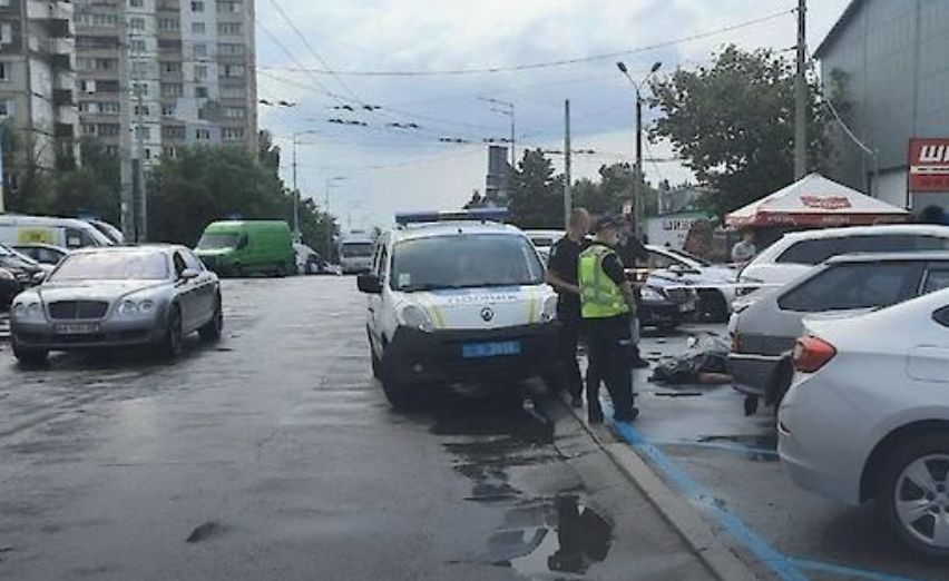 Трагедия в Киеве: на парковке внезапно умер мужчина