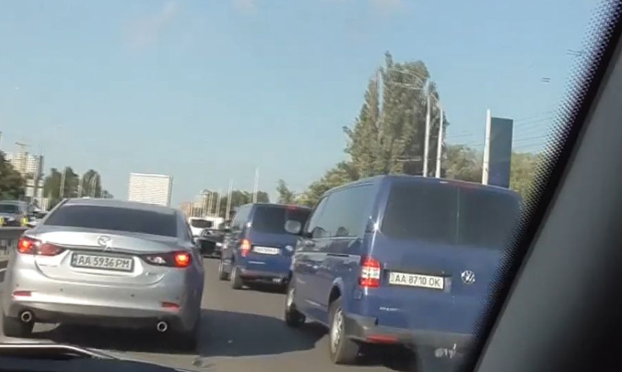 Появилось видео погони сотрудников НАБУ за авто СБУ, на котором везли судью Чауса