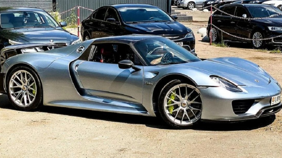 В Киеве засветился уникальный гиперкар Porsche 918 за миллион евро