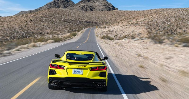 Новый спорткар Chevrolet Corvette Z06 2023 года заметили на дороге, фото