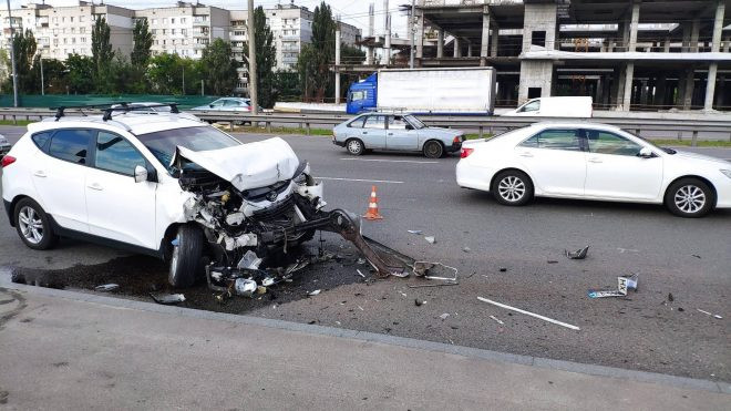 Ужасное ДТП в Киеве: авто разбилось о маршрутку