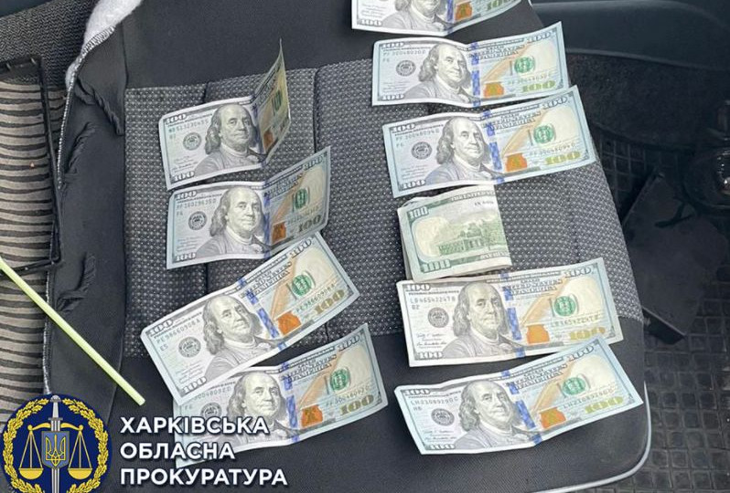 Поліціянтка просила $1000 за непритягнення до кримінальної відповідальності