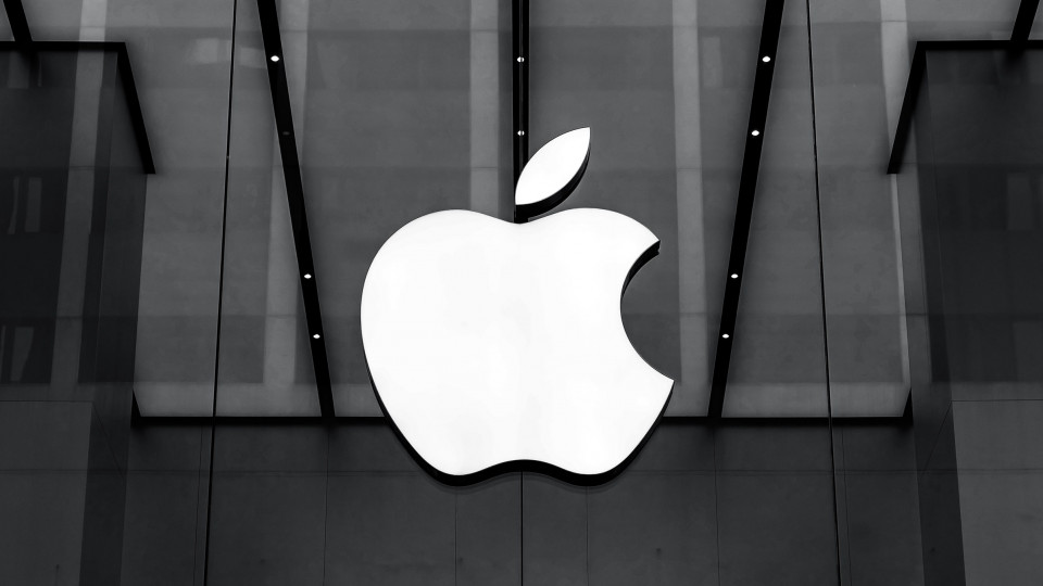 Apple отложила проверки личных данных на смартфонах