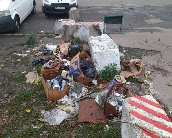 В сети показали ужасные последствия стихийной торговли на киевской Троещине