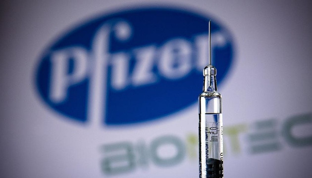 Японцы обнаружили посторонние вещества в вакцине: на этот раз в Pfizer