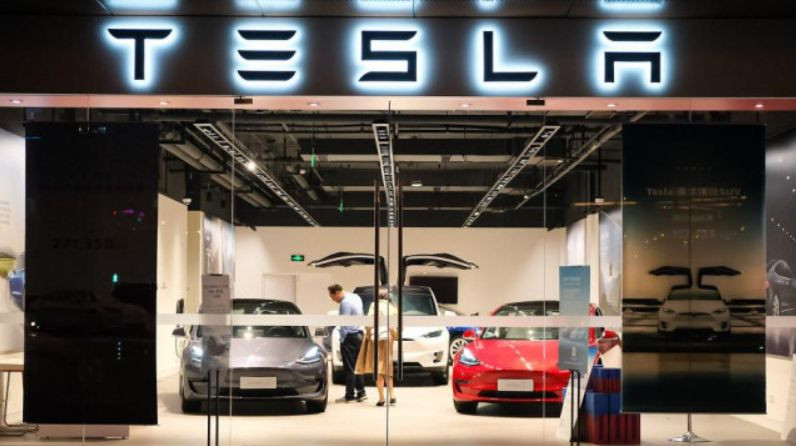 Tesla подает в суд на своего клиента за негативный пост в соцсети