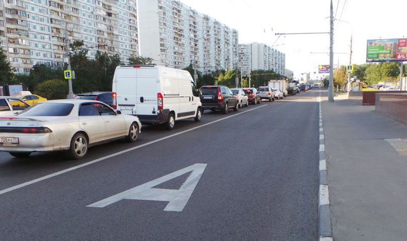 В Украине начнут штрафовать за езду по полосе общественного транспорта