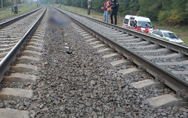 Под Киевом электропоезд снес насмерть женщину