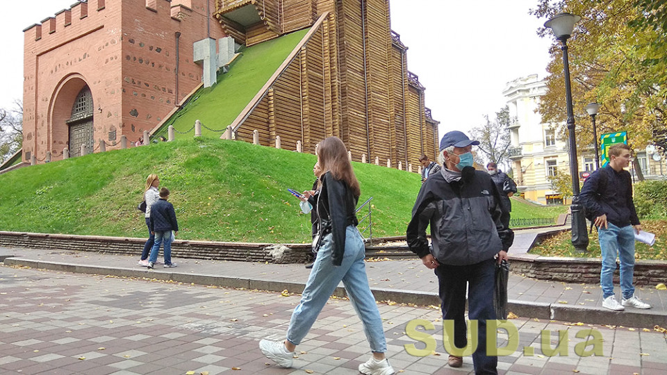 Ученые рассказали, стоит ли ходить в масках по улице