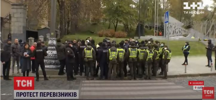 Митинг в Киеве: перевозчики блокируют дороги из-за карантинных ограничений