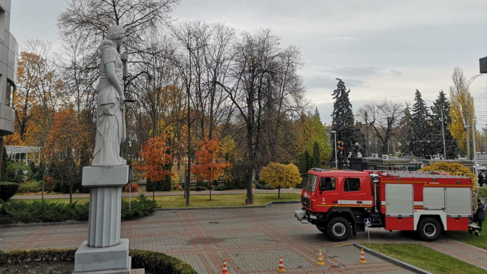 У будівлі Київського апеляційного суду шукають вибухівку