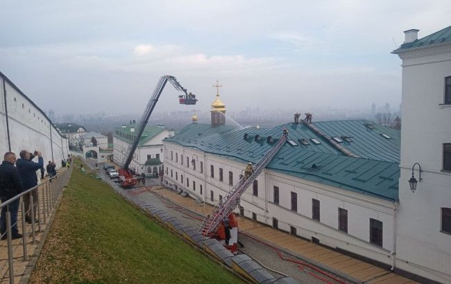 Спасатели ликвидировали пожар на территории Киево-Печерской лавры