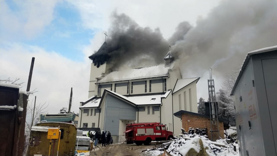 Подо Львовом горел костел: есть пострадавшие