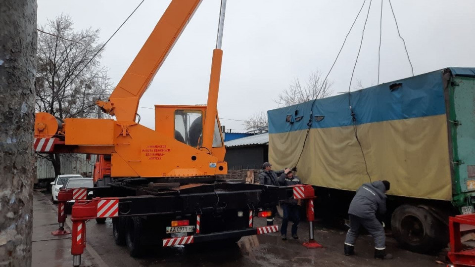 В Киеве напали на коммунальщиков во время демонтажа МАФов, видео