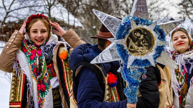 Когда начинают колядовать на Рождество