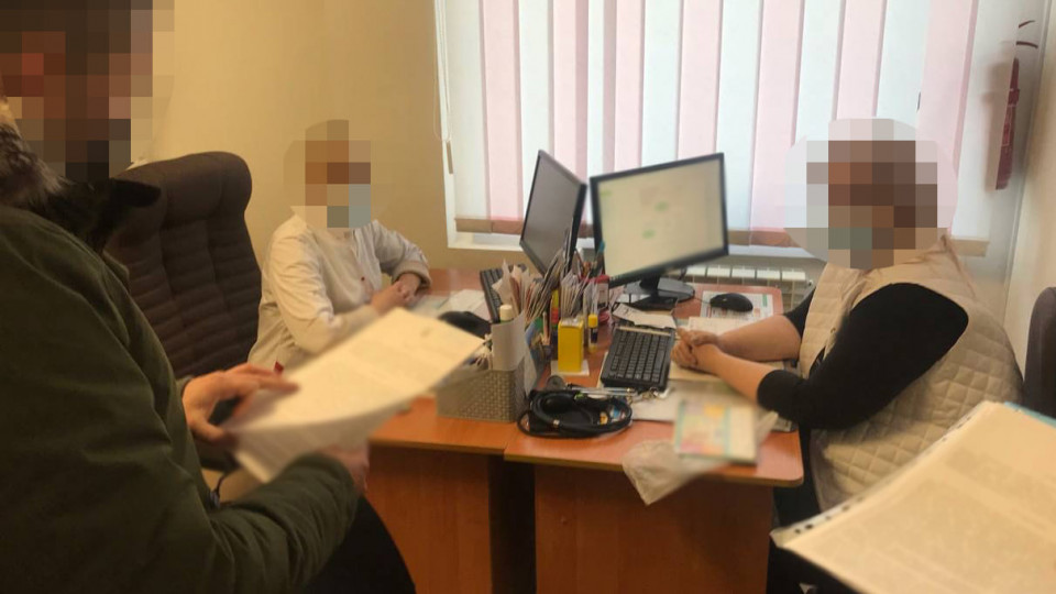 У Києві медик і таксист організували схему з фейкової COVID-вакцинації