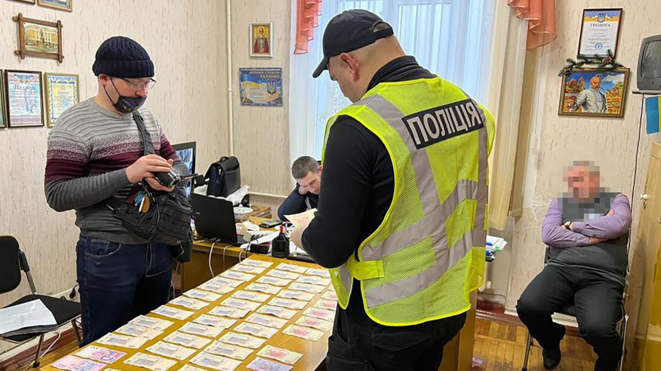 Под Запорожьем директора школы задержали на взятке