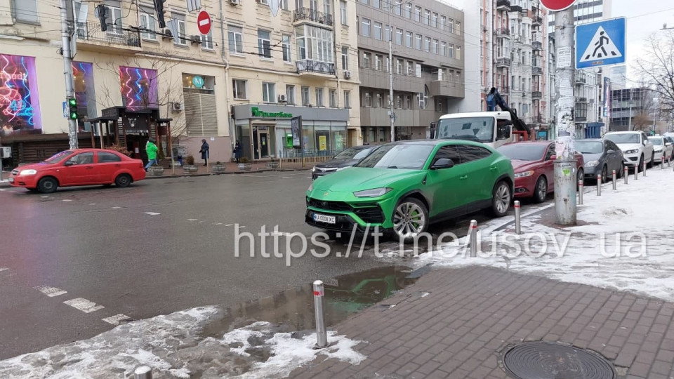 В Киеве власти наказали «героя парковки» на шикарном авто: фото