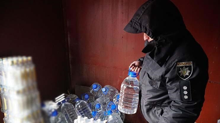 В Тернополе оперативники разоблачили нелегальный цех по производству алкоголя