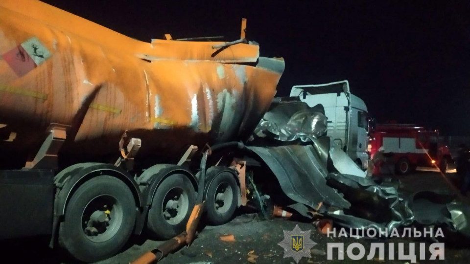 В Полтавской области взорвался бензовоз, погиб водитель: фото с места трагедии