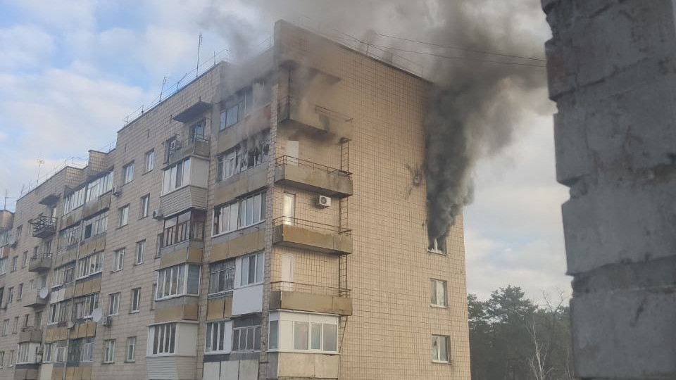 В Буче снаряд попал в жилой дом