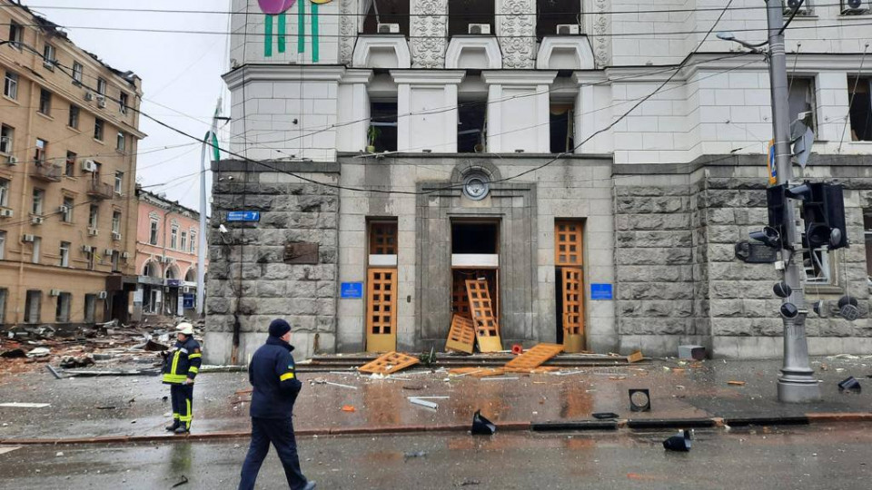 Показали последствия удара по центру Харькова в районе горсовета, фото