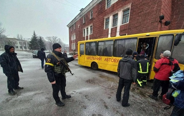 У Маріуполі починається евакуація мирного населення